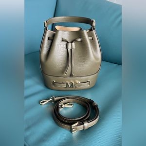 Michael Kors Reed olive medium bucket bag